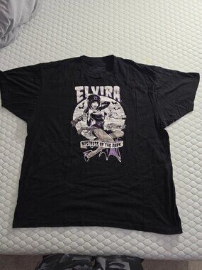 Elvira Mistress of the Dark Graphic Tee Black Men's 2XL Kreepsville